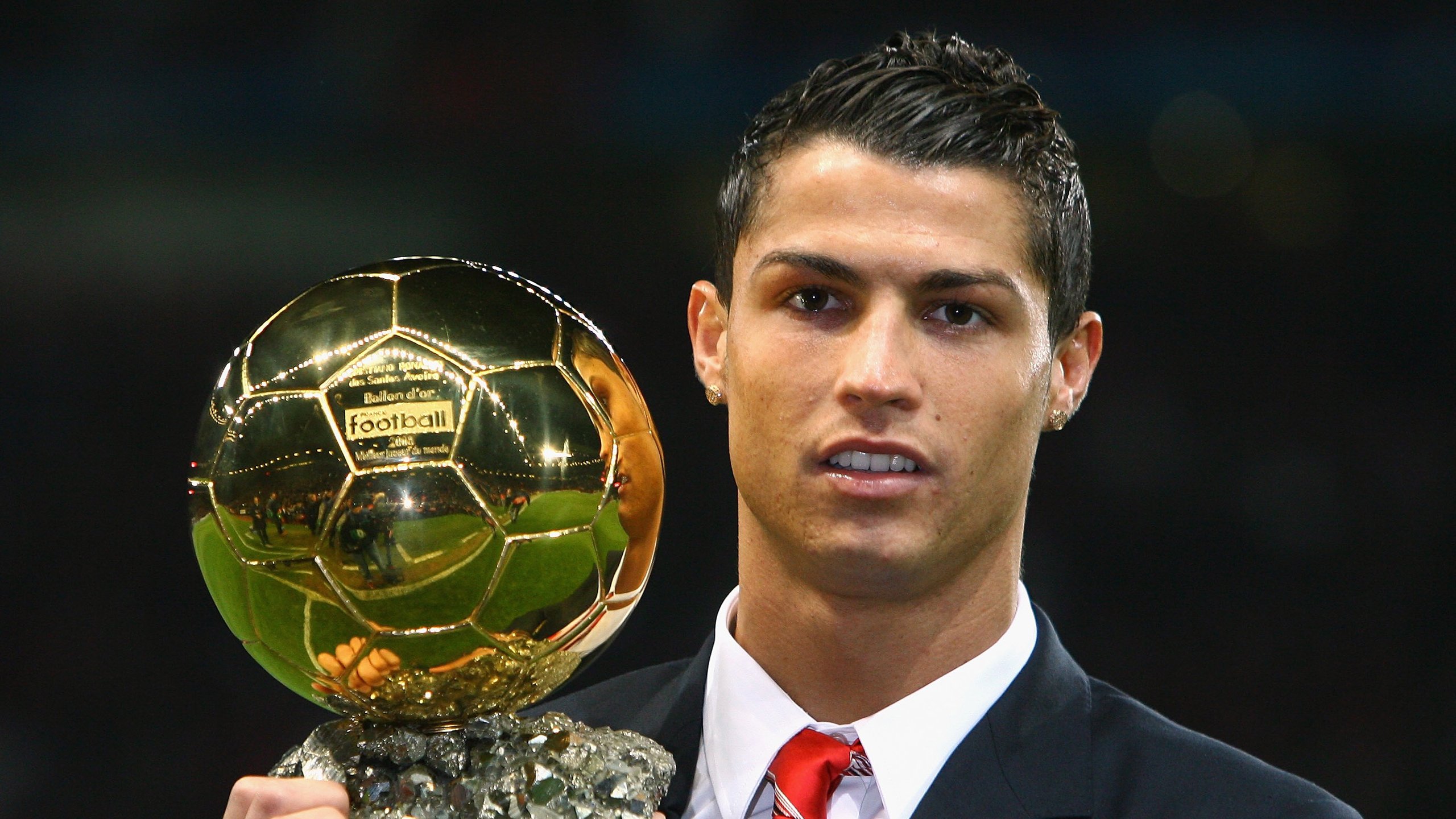 梅西的帽子戏法为巴黎圣日耳曼锁定胜局